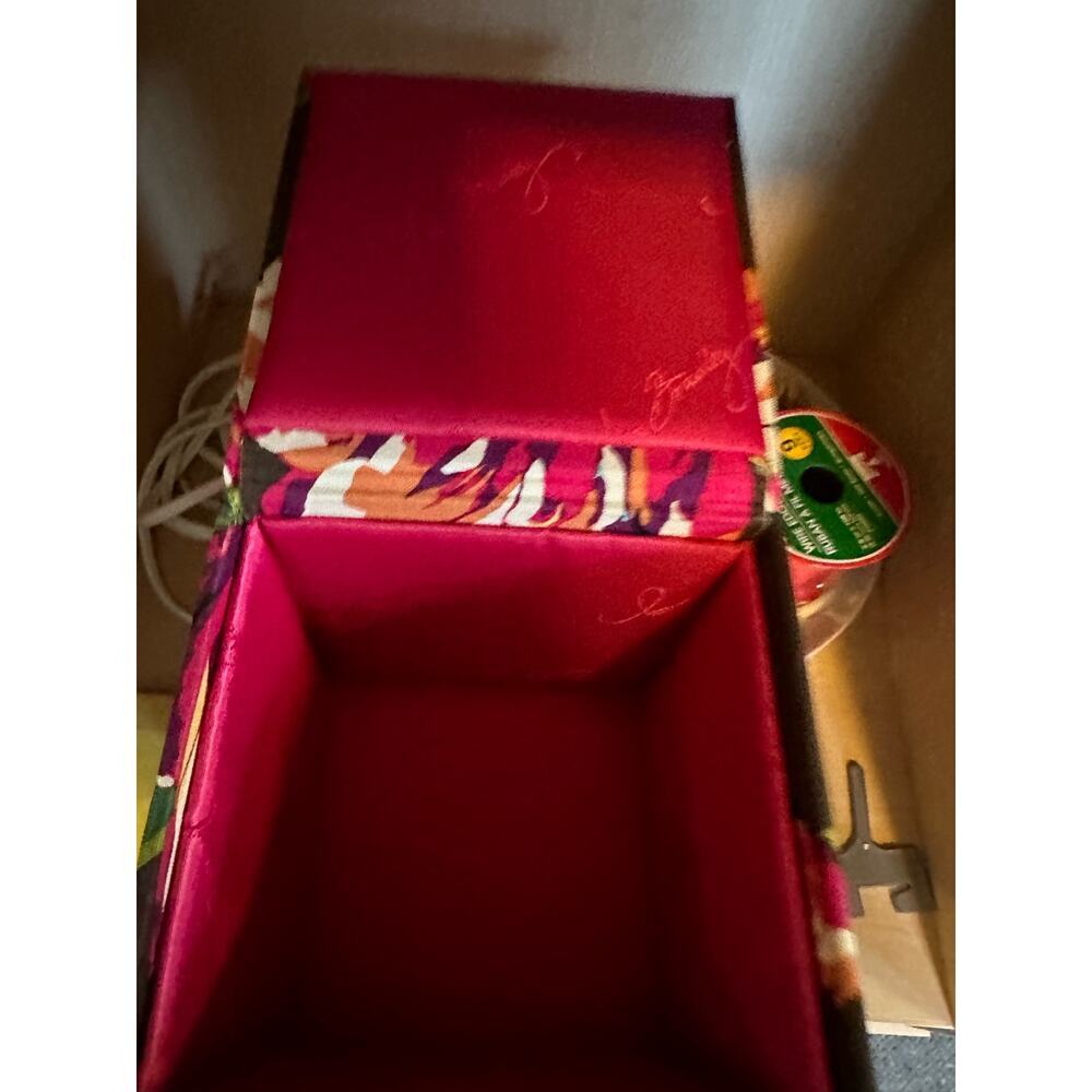 New Vera Bradley English Rose Print Box - Picture 3 of 3